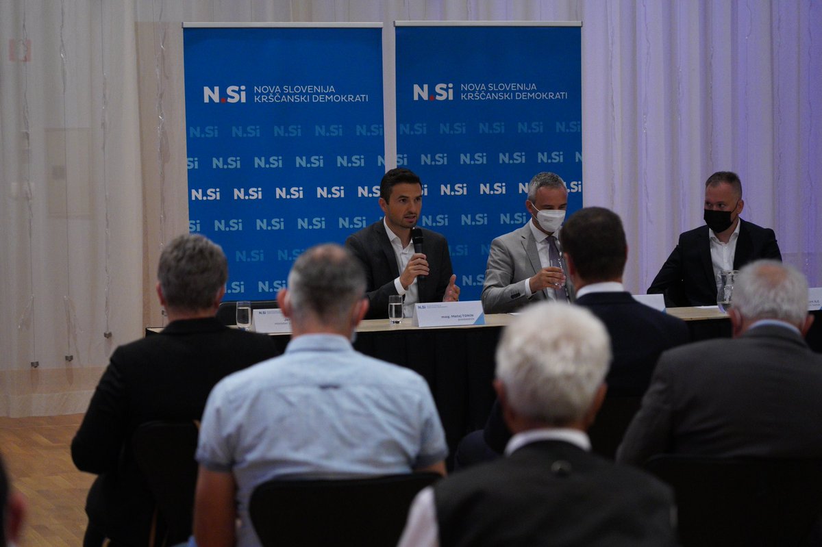 NovaSlovenija's tweet photo. Srečanje z ministri NSi tokrat v Rogaški Slatini. Veseli nas, da se dobro delo ministrov NSi izraža tudi v pozitivni energiji in podpori ljudi na terenu. 💪🏻🇸🇮
#KrepimoTeren #NSi #Verjamem https://t.co/ZEpUP7dQYO