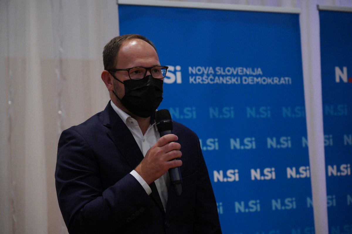 NovaSlovenija's tweet photo. Srečanje z ministri NSi tokrat v Rogaški Slatini. Veseli nas, da se dobro delo ministrov NSi izraža tudi v pozitivni energiji in podpori ljudi na terenu. 💪🏻🇸🇮
#KrepimoTeren #NSi #Verjamem https://t.co/ZEpUP7dQYO