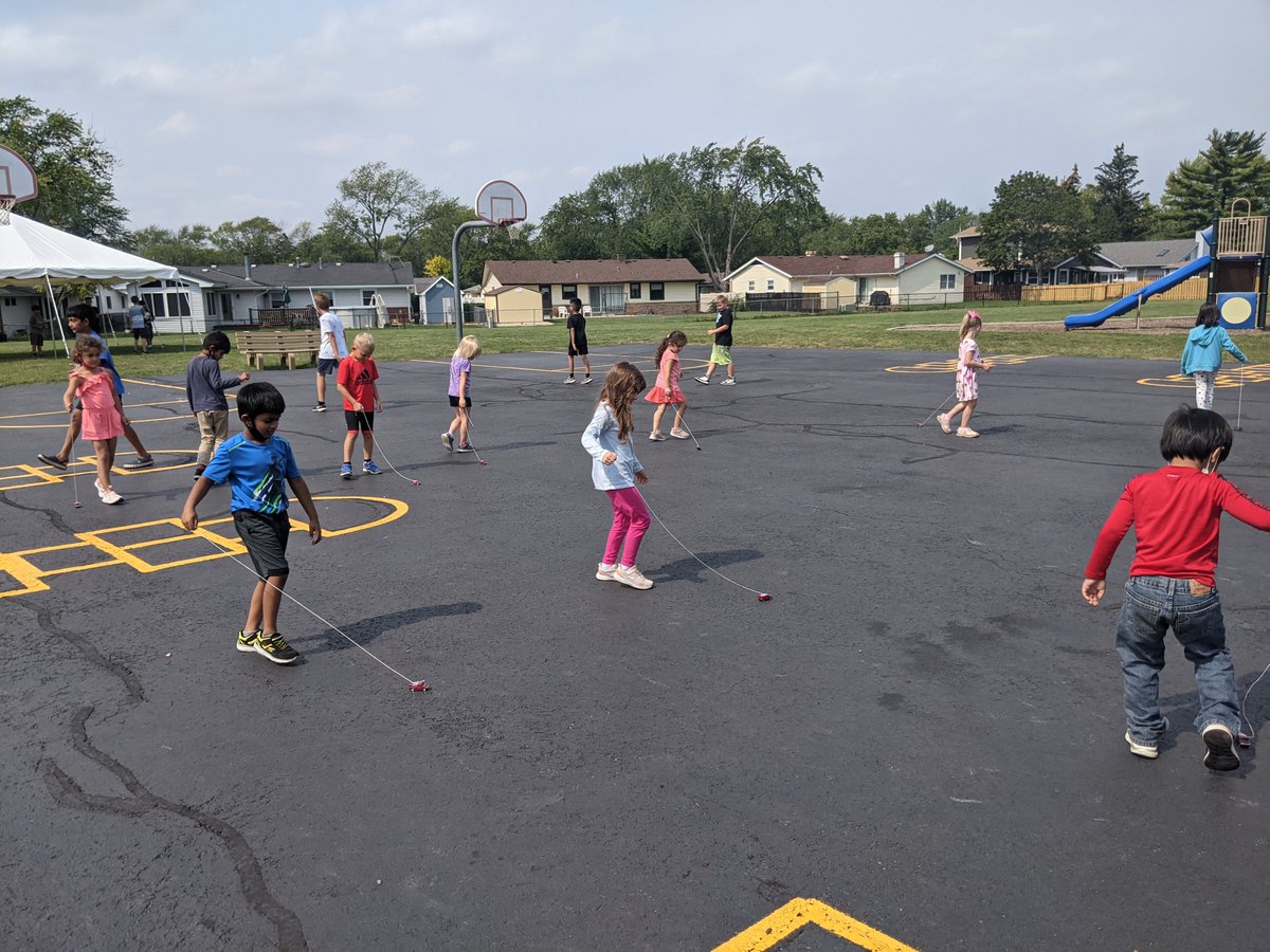 mrscroneskiddos's tweet photo. Push and pull science exploration with our cars on this beautiful fall day.@D59Ridge @CCSD59 https://t.co/lXrDtMxct9