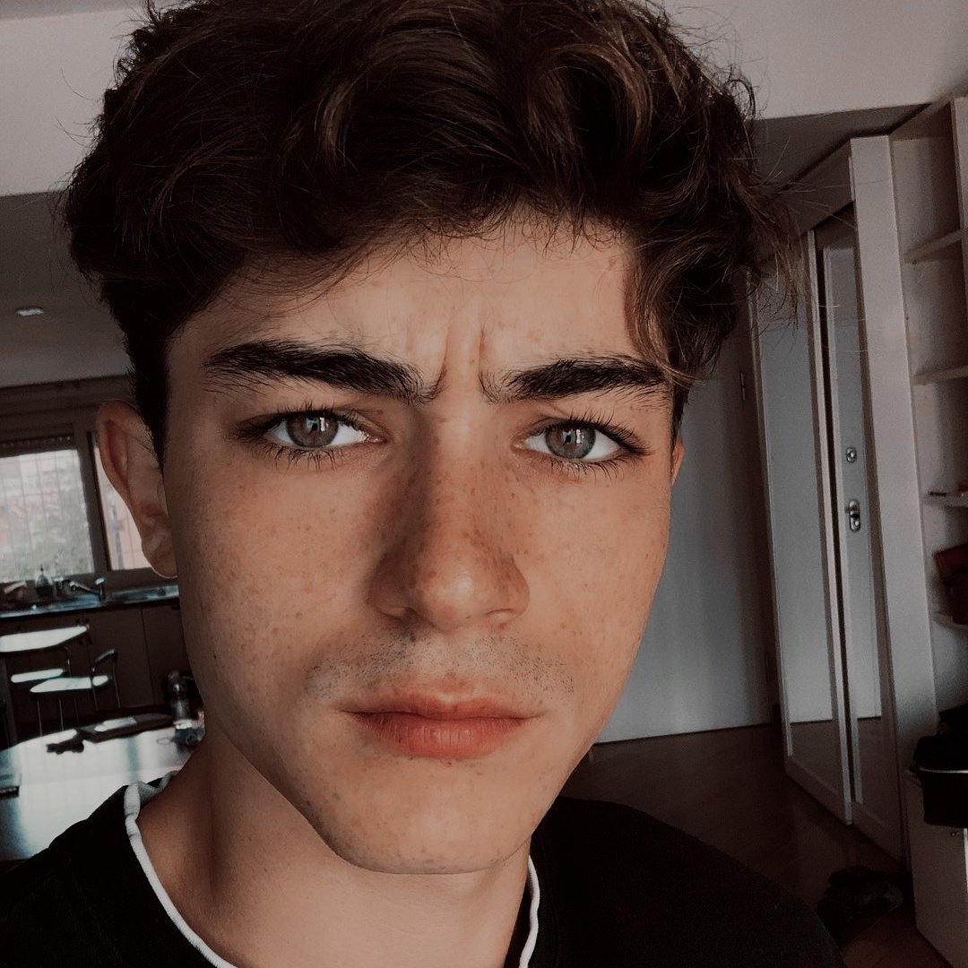 HarrypHprp's tweet photo. “𝐖ish I could see what it's like to be the 𝐛𝐥𝐨𝐨𝐝 𝐢𝐧 𝐦𝐲 𝐯𝐞𝐢𝐧𝐬, do the insides of all of my fingers still look the same? and can you feel it too, when I am 𝐭𝐨𝐮𝐜𝐡𝐢𝐧' 𝐲𝐨𝐮?”

#HPRPPARTY https://t.co/m2zxpTwiVO