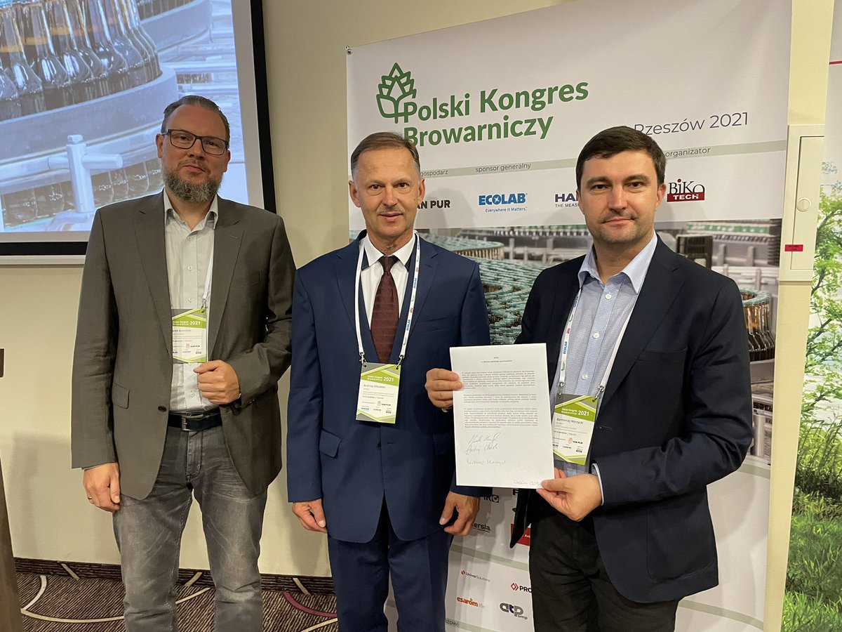 bmorzycki's tweet photo. Cała branża piwowarska wspólnym głosem przeciwko dezinformacji i lobbingowi prowadzonemu przez producentów wódki. Apel w obronie polskiego piwowarstwa podpisany! #piwo #akcyza #zalewwodki @MarekKaminskiPL @BrowaryPolskie https://t.co/njQ075zetO