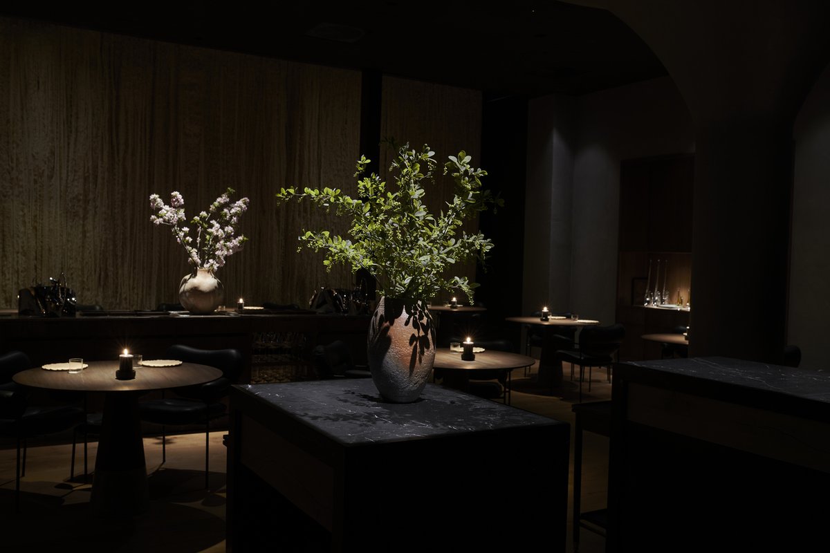 #Maaemo re-joins the guide in its new location in #Oslo 
with #3MICHELINStars
<a href="/EsbenHB/">Esben Holmboe Bang</a> offers a surprise menu of sublime textures and flavours
#Norway #MICHELINGuideNordic
