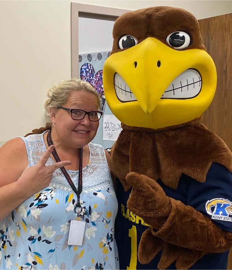 AbbeyJBolton's tweet photo. Davey KSU Alumni with Flash! #FightonforKSU #ProudAlumni #Flashtastic #JustatypicalMonday https://t.co/ZUqSDJFnHv