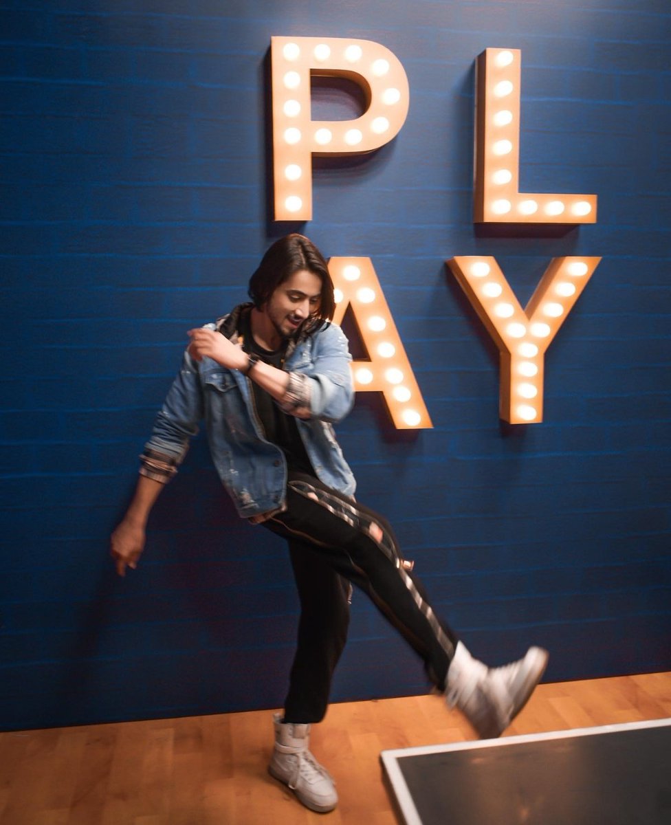 Sometimes you just have to play the role of a fool to fool the fool who thinks they are fooling you. 
#faisusquad #keepsupporting #keepgoing #kbye