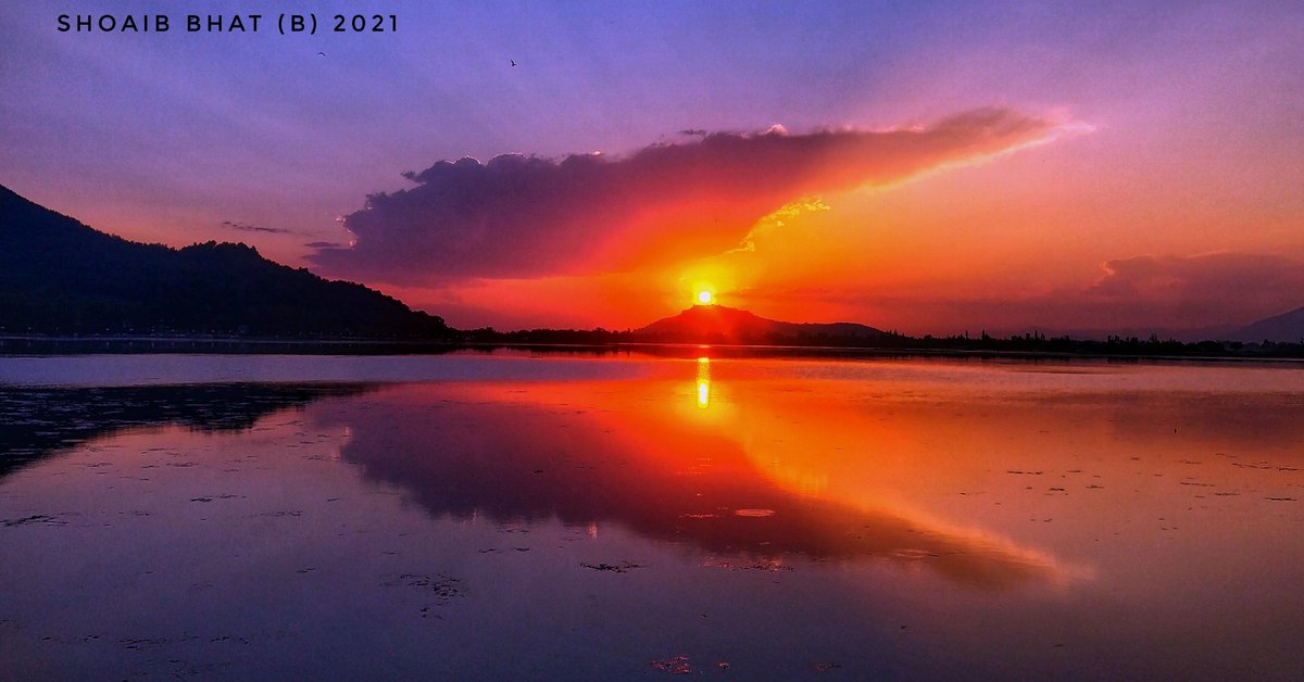 Shoaibbhat244's tweet photo. “May every sunrise hold more promise and every sunset hold more peace.” – ...
#photogallerywall #photogarpher #photosunset #photooftheday #everydaykashmir #everydayindia #yourshot_india #streetphotography #captivatingkashmir #jktourism #streetphotographyinternational #sunsetpho https://t.co/m6rNznkLMl