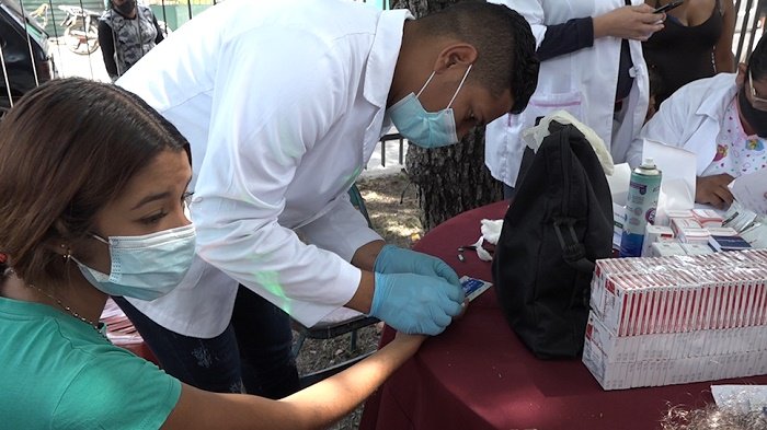 CaraboboGB's tweet photo. Familias del populoso sector La Quizanda de Valencia, fueron atendidos en el marco de una nueva jornada Tricolor, de la mano de la Gobernación de Carabobo, Misión Barrio Nuevo Barrio Tricolor, Inces y alcaldía de Valencia, unidos todos en un solo gobierno. https://t.co/80JlVB7Lvo