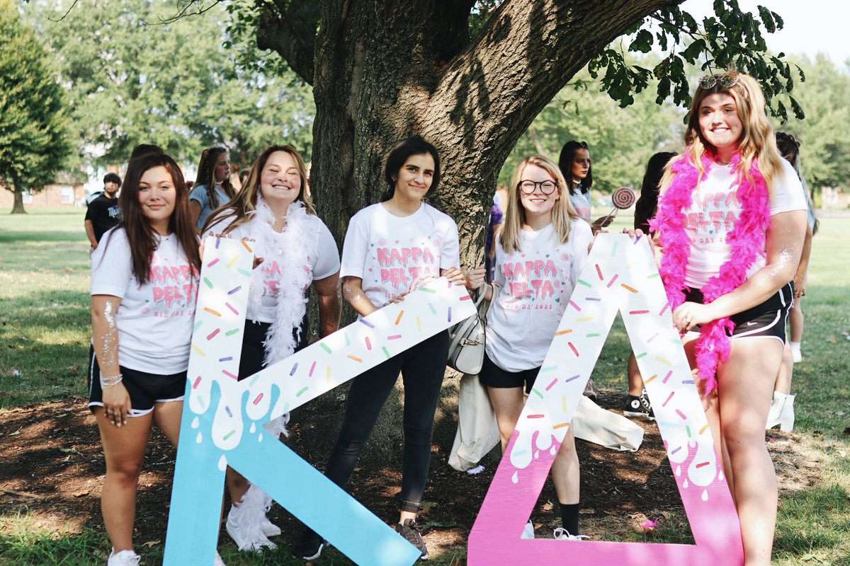 KDgammaXi's tweet photo. WELCOME TO K△NDYLAND!!! 🍭🍬🍡🍫 BID DAY = BEST DAY! We are so thankful we were able to welcome 5 new sisters into our Gamma Xi chapter! Welcome to our sisterhood, ladies. 🤍💚✨ https://t.co/sk0cRgajqJ