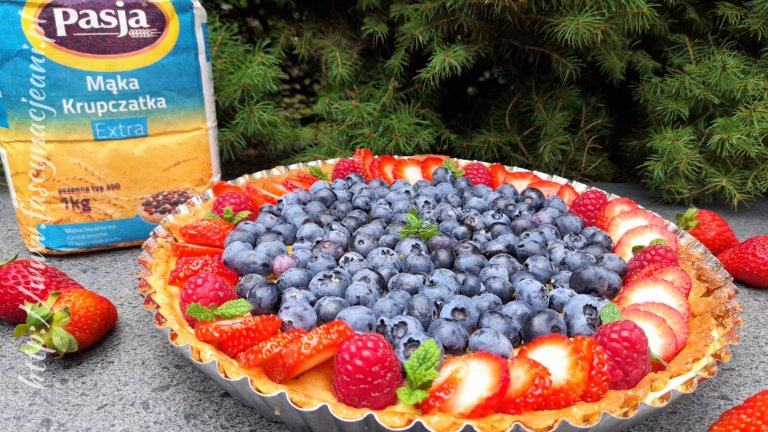 FascynacjeAni's tweet photo. #Tarta z Pasją. #Kruche #ciasto zapiekane z kremem a na wierzchu duuuuużooo owoców 😍 https://t.co/kcgxuymp9f https://t.co/lZPhhPErse