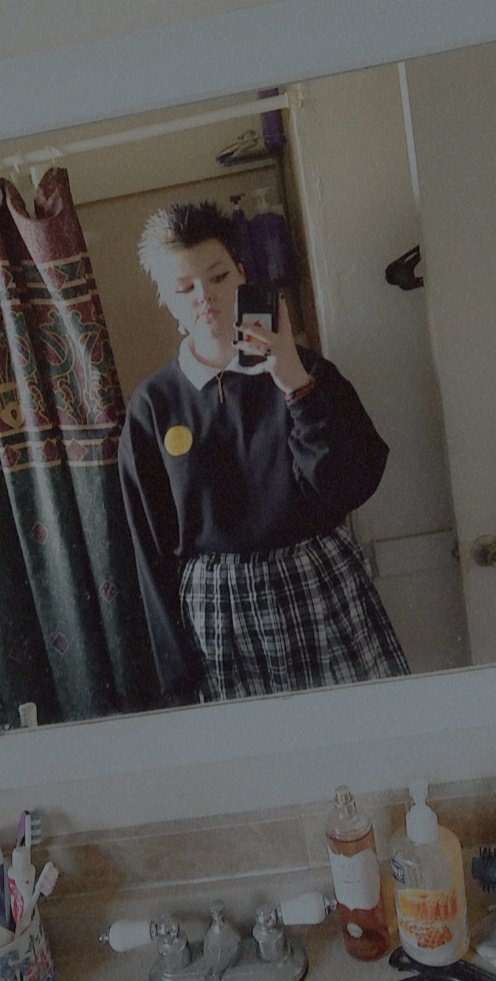 kirasoot's tweet photo. IT CAME AND I LOOK SO COOL #punzmerch https://t.co/Gb4iAtAbLq