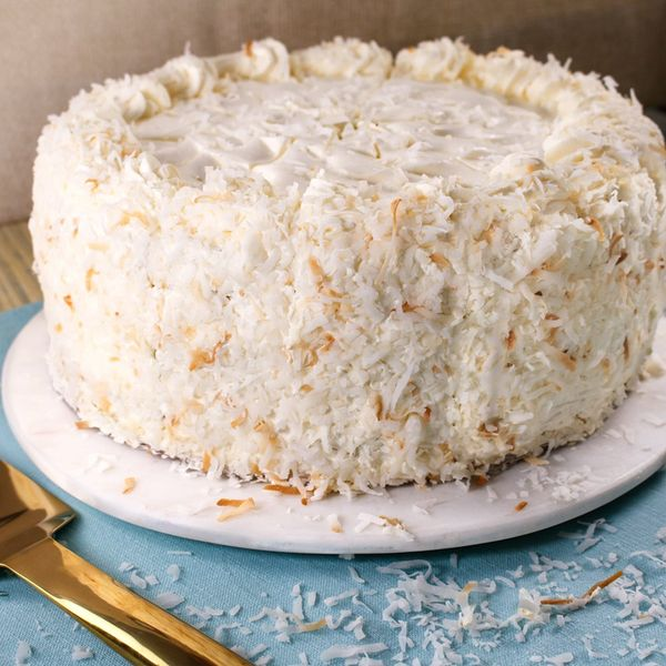 Coconut Cloud Layer Cake

Three towering layers of ultra moist coconut cake are filled with clouds of creamy coconut mousse made with real coconut milk. Snowy flaked coconut surrounds and tops this heavenly experience. 

sendacake.com/coconut-cloud-…