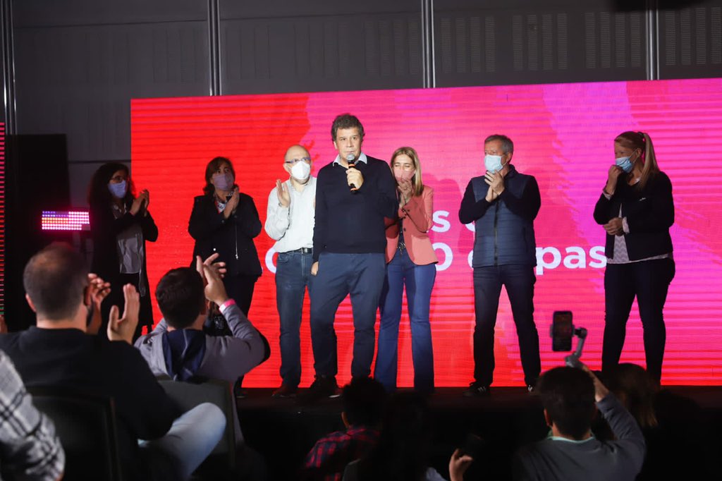 fabiojquetglas's tweet photo. Ampliar la conversación pública, proponer un nuevo paradigma, comprometernos con el futuro, posicionar la educación como fundamento del desarrollo. Codo a codo, con tenacidad, visión y sentido, pero por sobre todo con Argentina en el corazón 🇦🇷

¡Muchas gracias por acompañarnos! https://t.co/wRNZ3lTCxo