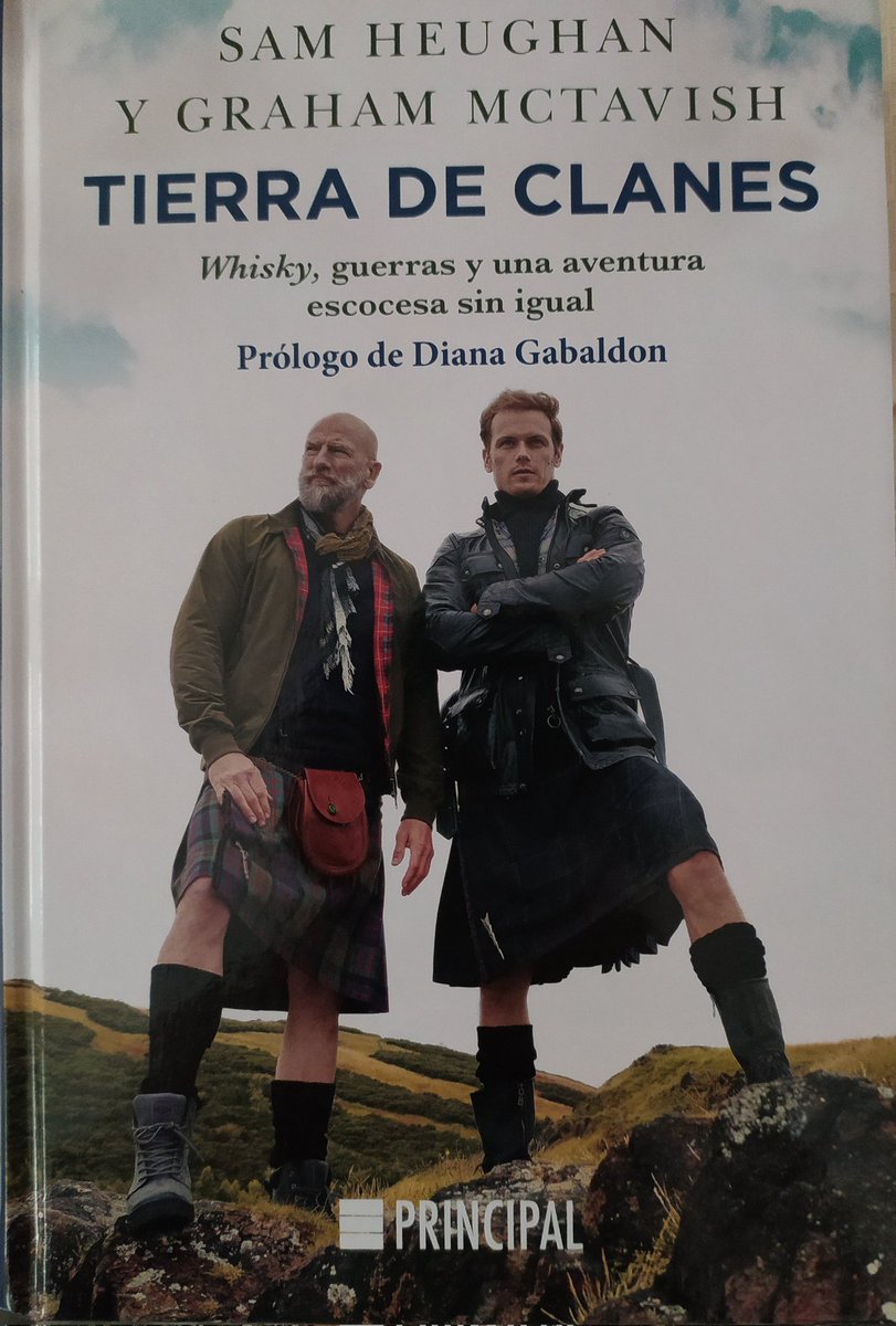 Por fin!!!! Después de disfrutar esta aventura en la pantalla ahora toca hacerlo en papel!!! 👏👏👏 <a href="/MenInKiltsSTARZ/">Men in Kilts: A Roadtrip with Sam and Graham</a> <a href="/PrincipalLibros/">Principal Libros</a> <a href="/grahammctavish/">.</a> <a href="/SamHeughan/">Sam Heughan</a> #TierradeClanes #MenInKilts #Principaldeloslibros #GrahamMctavish #SamHeughan