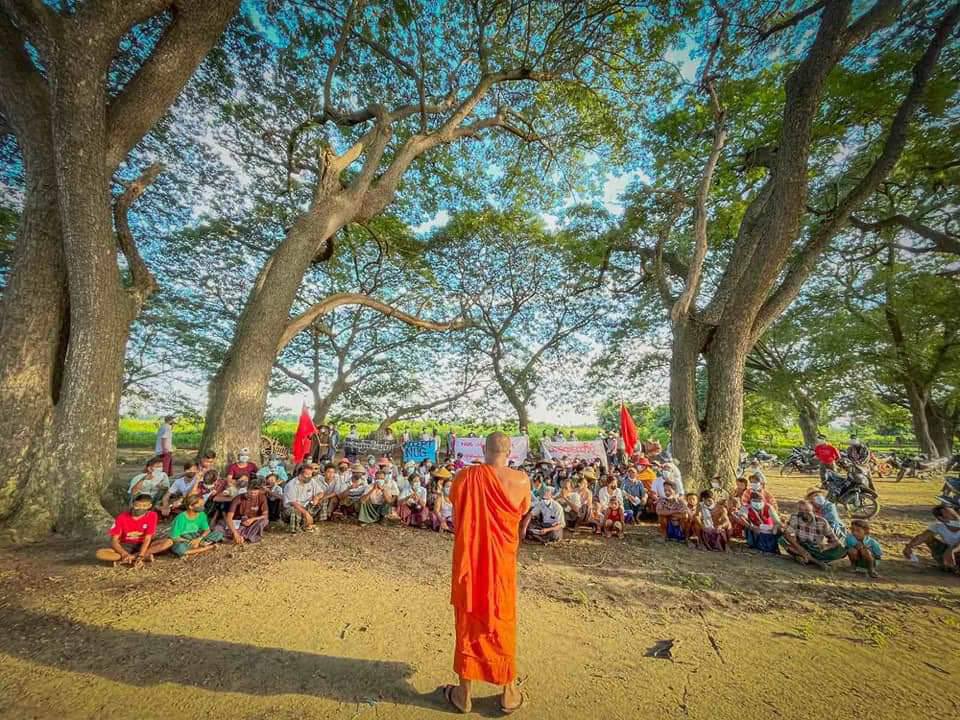 Innie567460862's tweet photo. Anti-junta strike was led by a Buddhist monk in #Taze Tsp. They demonstrated &amp; demanded that the UN General Assembly recognise @NUGMyanmar. #KyawMoeTunRepresentsMyanmar #UN_RecognizeNUG #Sep13Coup #WhatsHappeningInMyanmar https://t.co/XHZn4pCLjV