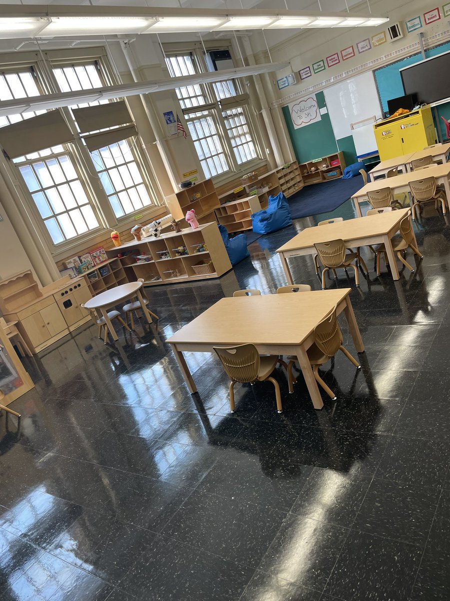 Kindness is the driving force in <a href="/CSD17NYC/">District 17</a> and P.S. 191 always places that at the forefront of all they do! Scholars were greeted with a red carpet and cheers of appreciation from the staff to greet them as they kick off the beginning of an amazing year! #Homecoming2021