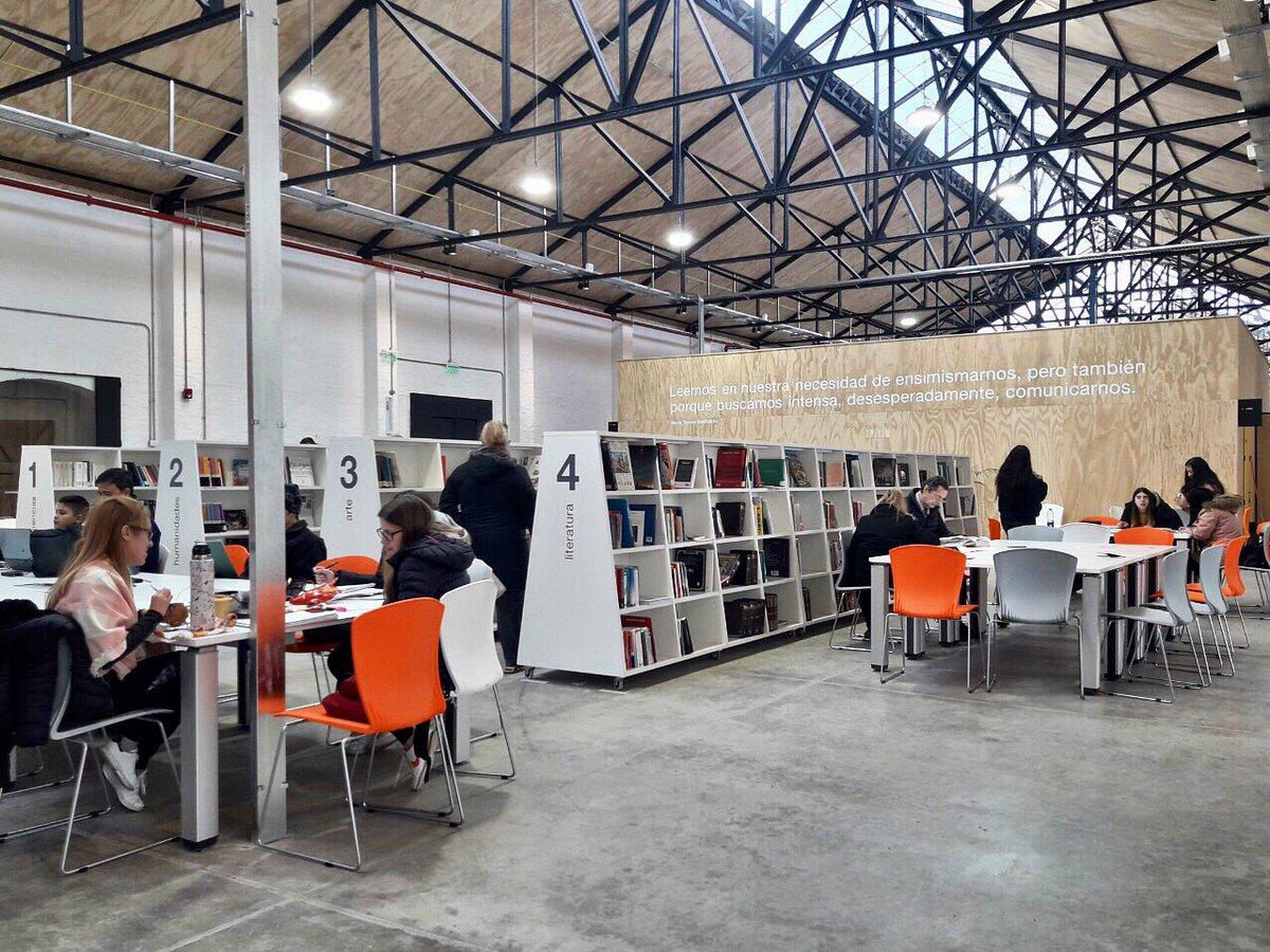 parque_estacion's tweet photo. Celebramos el Día de la  Bibliotecaria y del Bibliotecario. 

En 1810, Mariano Moreno creó la primera biblioteca pública de Buenos Aires. 

¡Feliz Día a las bibliotecarias y los bibliotecarios del Parque! Gracias por acompañar siempre las propuestas de las vecinas y los vecinos. https://t.co/CYo66bJv8K