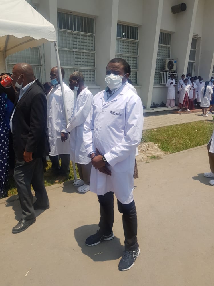 toko_nzuzi's tweet photo. J'apporte ma contribution pour l'émergence de notre pays.... travaillons main dans la main au lieu de toujours critiquer. 
Le pays a besoin de nous TOUS. 🙏 https://t.co/i70tFdLhIH