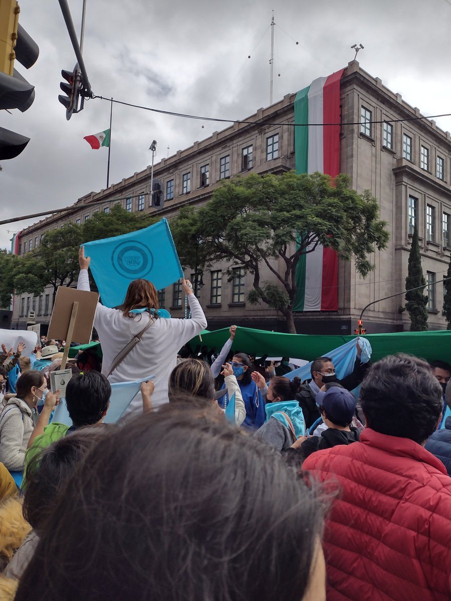 in_ciudadana's tweet photo. Frente a la @SCJN manifestandonos #CorteAbortoNo https://t.co/dqasZZetlh