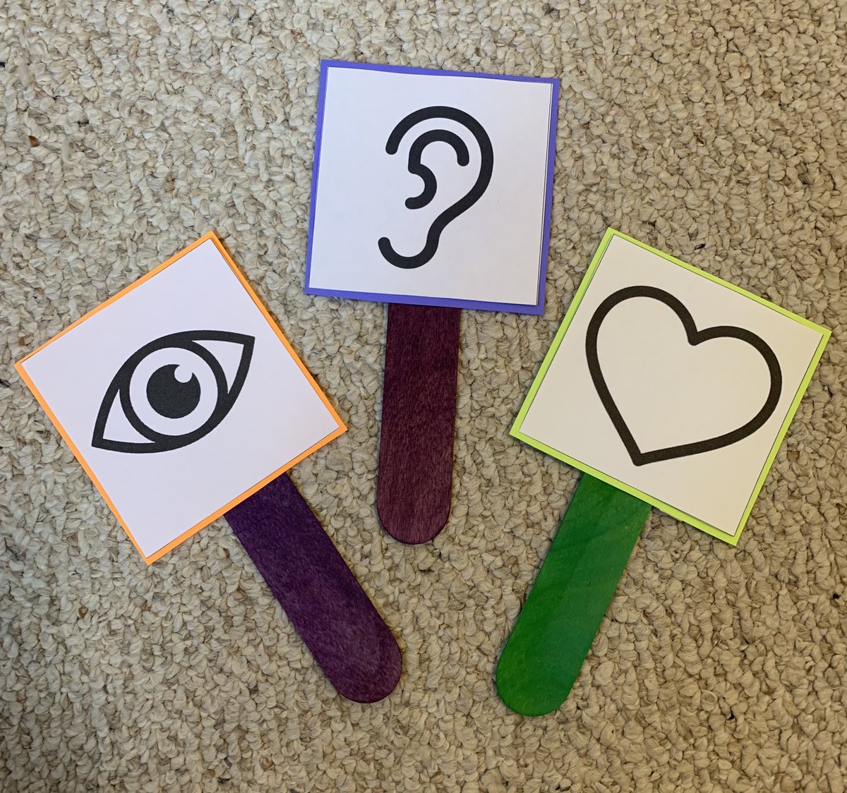 lisowski_k's tweet photo. Happy Monday! We started this week with talking about what our class should look, sound and feel like and students contributed many wonderful ideas! @Clauberquin #hcdsbk #virtualHCDSB https://t.co/HBM24TfQDm