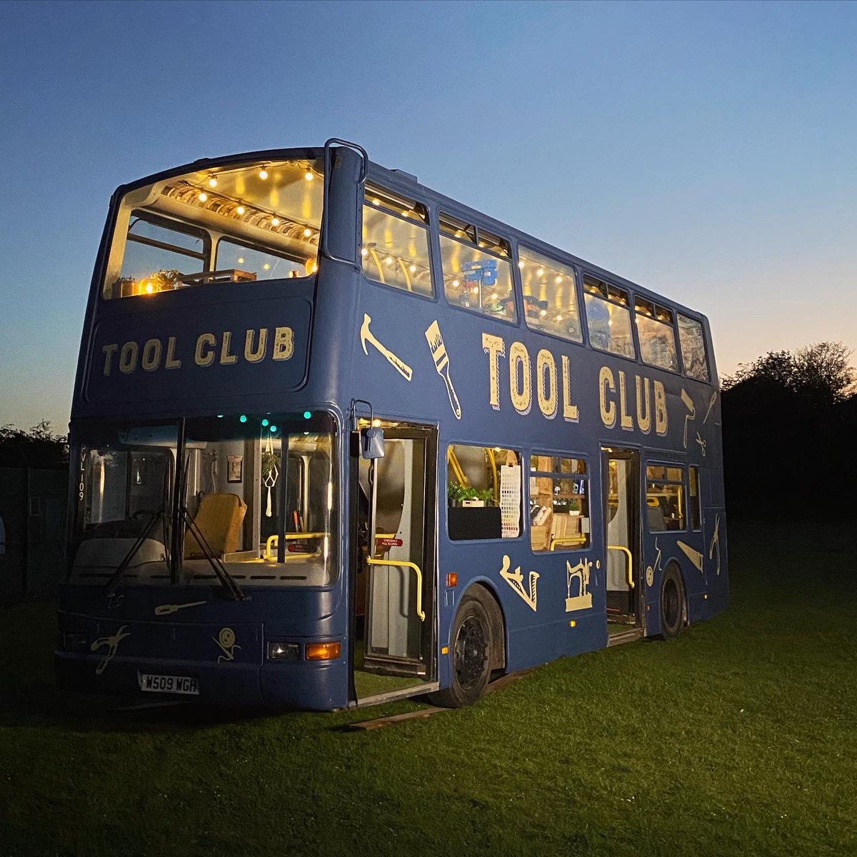 maxreestore's tweet photo. BREAKING NEWS! 

The workshop bus is back on the road and this time with @MikeyUnderwood and @grizzle_abode on board!

Saturday 18 September, 4pm, @Channel4 see you then 🙌🏼

#toolclub #diy #upcycling #design https://t.co/y7EvW8iQko