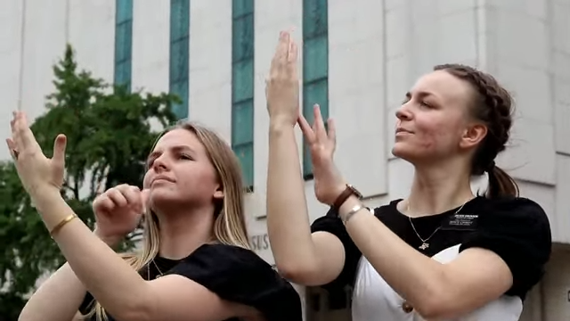 LDSMusicians1's tweet photo. Missionaries for The Church of Jesus Christ of Latter-day Saints serving in New York City perform a powerful ASL version of David Archuleta's hit song, "I Know He Lives." https://t.co/QEK5HSnxvO #IKnowHeLives https://t.co/Ws3eN7zMUp