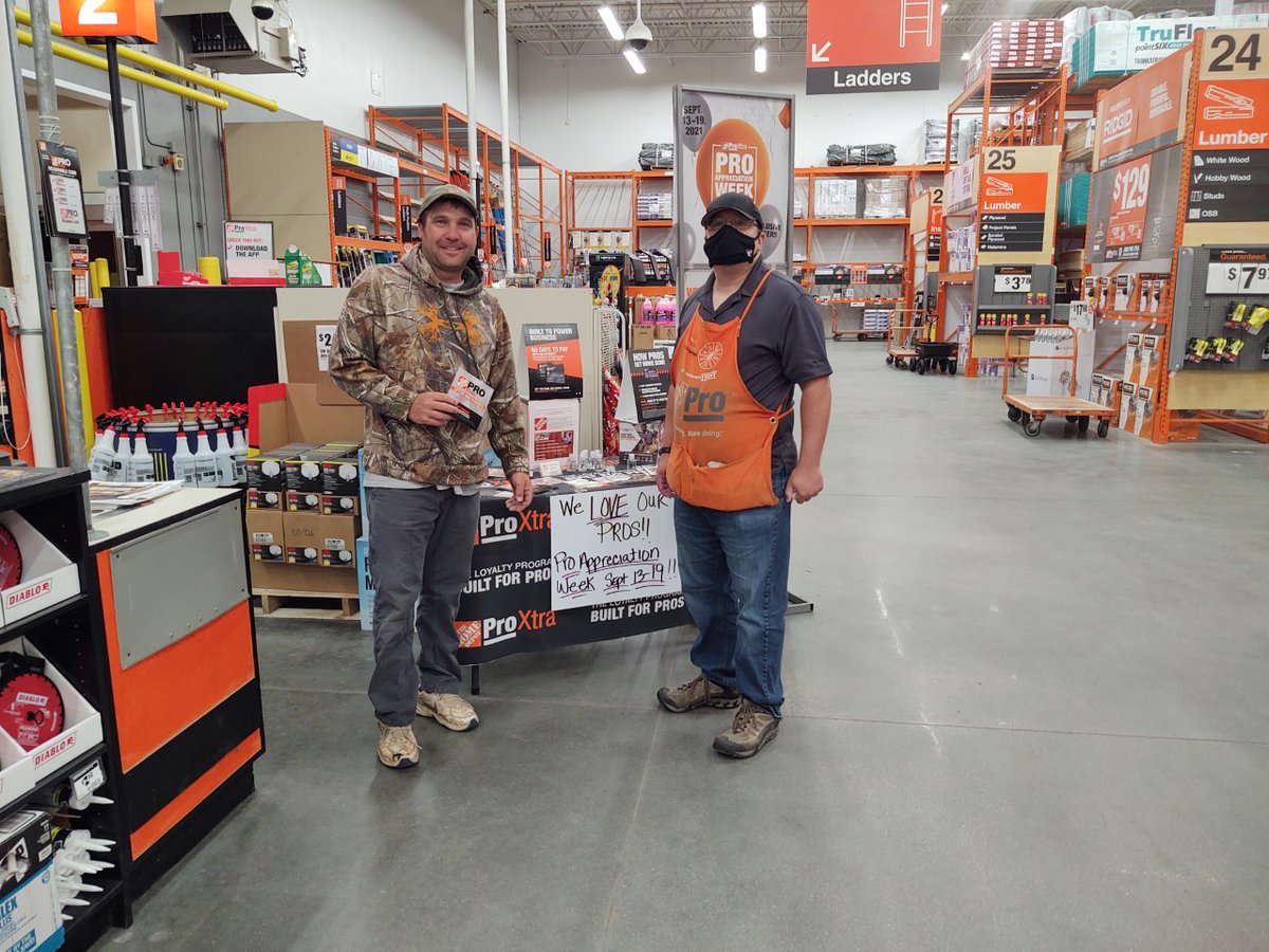 Starting early with Pro Xtra sign-ups today at 2759. Pro Appreciation Week @jeromy_werra @197HD @JoanCarlton3