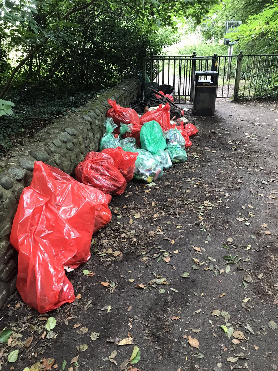 cardiffrivers's tweet photo. At Llandaff Weir with @DwrCymru 45 vols collected  >40 bags rubbish, 12 bags recycling, 280kg scrap metal &amp; loads of loose rubbish incl 8 car wheels,  3 cones. Thanks to @llandaffrc for their facilities, @cardiffcouncil for collecting it, @GroundworkWales for Tesco grant for kit https://t.co/0GZGbju4Bc
