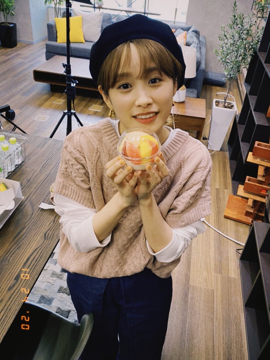 高橋愛さん 誕生日おめでとう 今年は盟友ともいえる仲間たちと 歌って踊る愛ちゃんがたくさん見れて とても嬉しかったです これからも愛ちゃんの好きなことを いっぱい楽しんで 笑顔あふれる すてきな一年にしてください デビュー周年の記念本 楽しみにしています 高橋