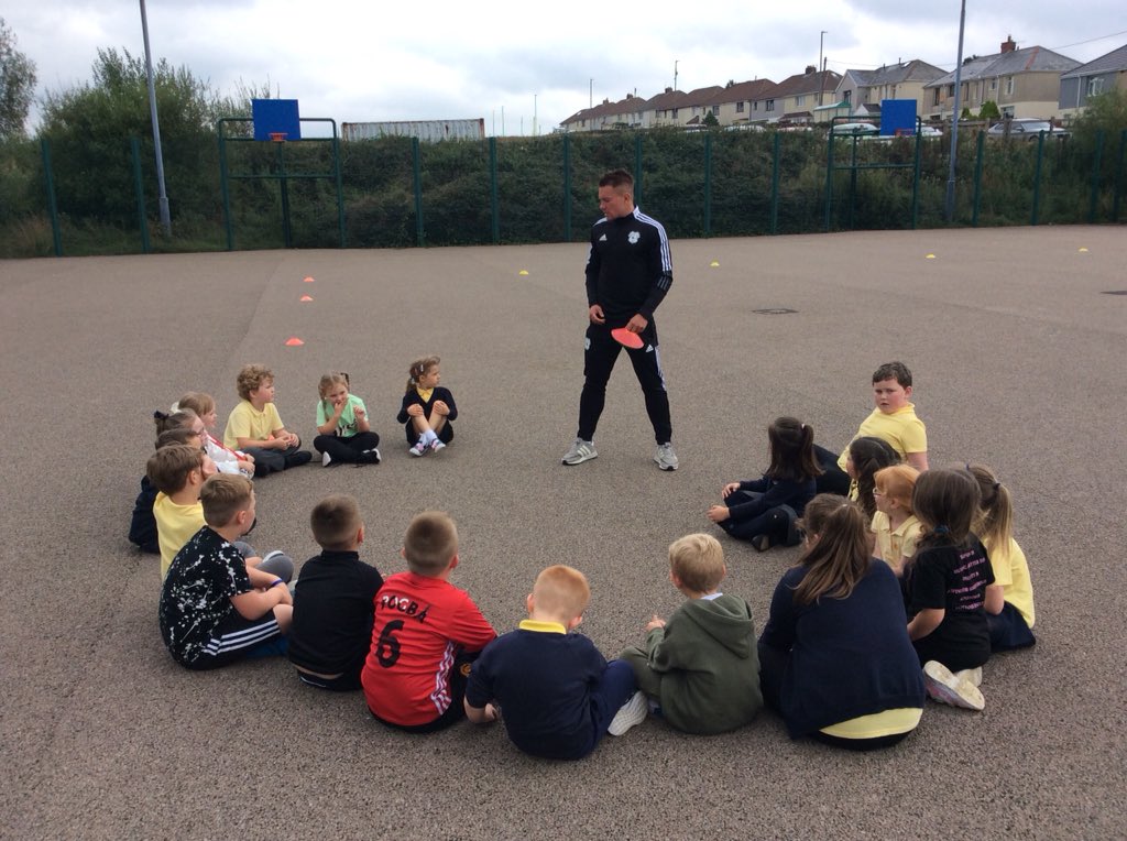 Dosbarth Cardiff City tweet media