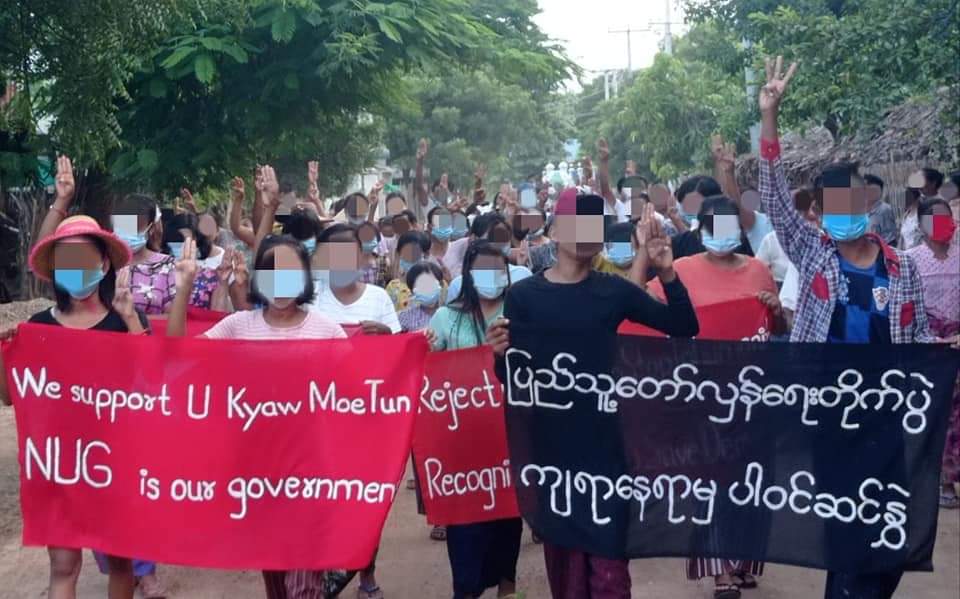 WeMustWin01's tweet photo. WE SUPPORT U KYAW MOE HTUN 
NUG IS OUR GOVERNMENT!

Basic Education General Strike Committee and residents in the northwest zone of #Myaing Township marched this evening,calling @UN to recognize @NUGMyanmar and choose @KyawTun62907405.
#Sep13Coup
#WhatsHappeningInMyanmar https://t.co/BSwiwtmyHR