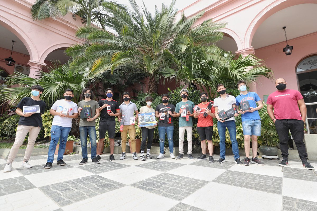 En el Salón Verde de Casa de Gobierno, entregamos premios a los ganadores de los juegos League Of Legends, Free Fire y Fortnite del programa Teko 3.0, que contó con la participación de más de 350 jóvenes de toda la provincia. 🎮