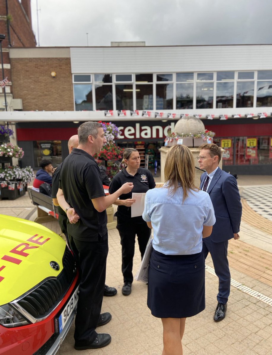 WMFSBusinessFS's tweet image. Thanks to the @HalesowenBID team for arranging the Halesowen event and thanks to  @andy4wm @JamesMorris &amp;amp; @dudleymbc for the opportunity to discuss how @WestMidsFire can support business safety and economic growth. Great end to #BusinessSafetyWeek