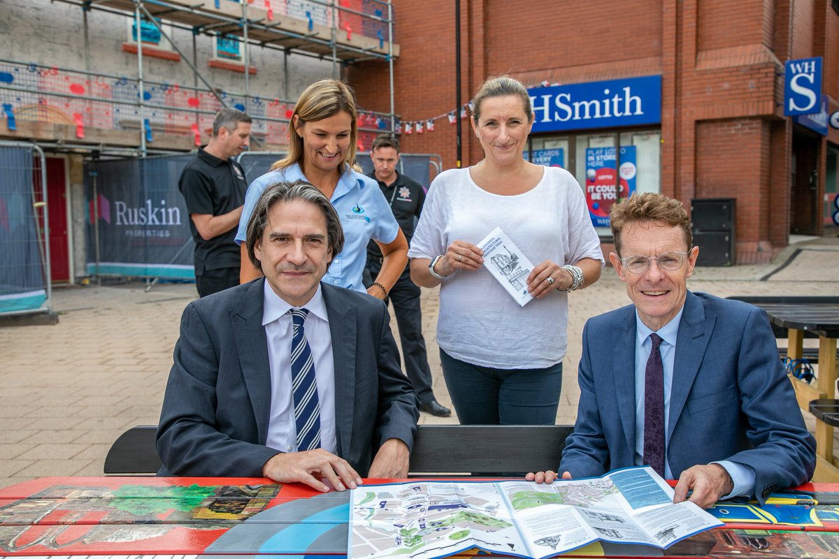 WMFSBusinessFS's tweet image. Thanks to the @HalesowenBID team for arranging the Halesowen event and thanks to  @andy4wm @JamesMorris &amp;amp; @dudleymbc for the opportunity to discuss how @WestMidsFire can support business safety and economic growth. Great end to #BusinessSafetyWeek