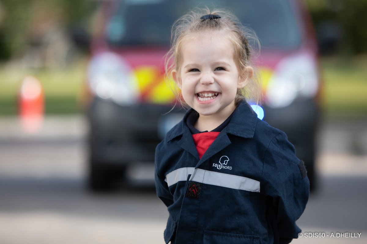#Shooting 📸
La petite Léa, mini-pompier, est venue tout droit du Nord pour un shooting exceptionnel au centre de secours de Chaumont (60). Léa sera l’égérie de la <a href="/MNSPF/">MNSPF</a>  et verra son portrait affiché à #Marseille lors du congrès national du 13 au 16 Octobre 2021! 
👉@cnspf2021