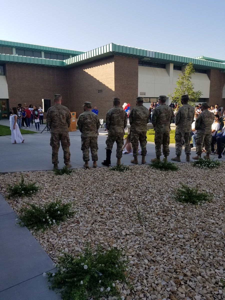aligalv's tweet photo. Thank you to our Ft. Bliss soldiers, Black Hawks, for supporting Montwood HS and making a strong and positive presence on campus and for mentoring our Student Ambassadors. #MilitarymakeaDifference #TeamSISD @MontwoodHS #RamAmbassadors @SocorroISD https://t.co/InqhrtLa9f