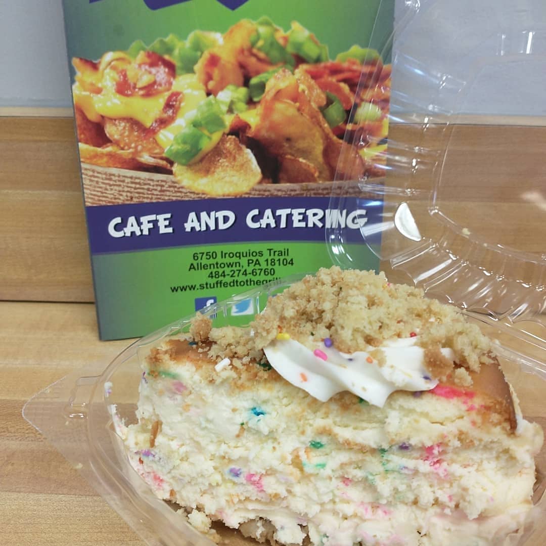 Stuffed_Grills's tweet photo. We have a new sandwich special this week.  Come try the Chicken Poboy.  (Fried chicken, mayo, lettuce, and pickles on a toasted long roll.)

Salad of the day: Italian Pasta Salad
Desserts:  Sugar cookie cheesecake, plain cheesecake, cookies.

#GetSomeStuffed #supportlocal https://t.co/TMHdLt8Wpc