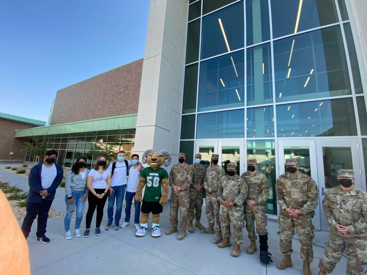 aligalv's tweet photo. Thank you to our Ft. Bliss soldiers, Black Hawks, for supporting Montwood HS and making a strong and positive presence on campus and for mentoring our Student Ambassadors. #MilitarymakeaDifference #TeamSISD @MontwoodHS #RamAmbassadors @SocorroISD https://t.co/InqhrtLa9f