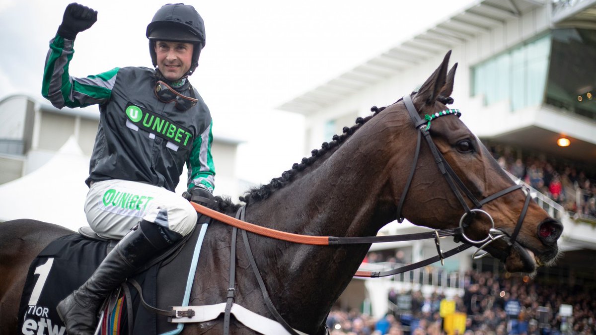 RacingPost's tweet photo. Altior - what a career! 

🐎 26 starts
🥇 21 wins
⭐️ 10 Grade 1s
💰 £1,320,795 career earnings
🏆 4-time Cheltenham Festival winner
🔥 Jumps placings: 13/611111/111111/111/11111/21/22-

Happy retirement, legend! 🖤💚 https://t.co/ogZfua7Q3D