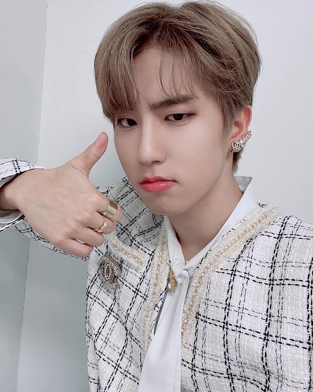 behavioruugh's tweet photo. las veces q Han me ha ayudado son infinitas, cuando mi ansiedad me hacía las cosas difíciles siempre he encontrado refugio en él, sin saberlo fue, es y será un apoyo para muchísimas personas por ser como es, gracias Han Jisung💖

#HappyHANDay #OurAceHanJisung #한 #HAN #StrayKids https://t.co/c15M4X8O05