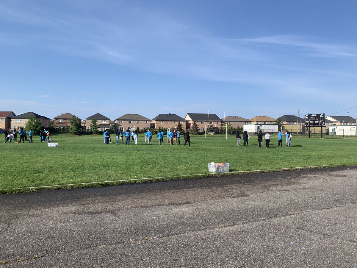 Beautiful day for the start of  <a href="/fmssarrows/">Fletcher's Meadow S.S.</a> Grade 9 Orientation! Welcome to FMSS, Arrow Stars! ⭐️ <a href="/PeelSchools/">Peel District School Board</a> <a href="/AtheiaGrant/">A. Grant</a>