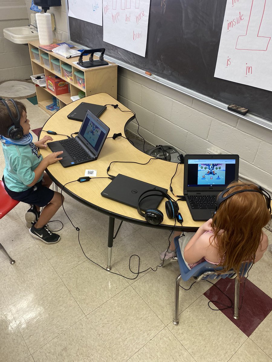 caitlinteach's tweet photo. Fun with reading centers!! #kindergartenlove https://t.co/ggekR2UeFa
