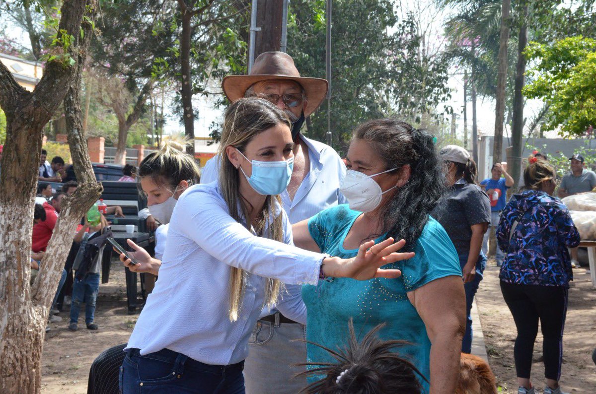 clpanzardi's tweet photo. #CapitanSolari 

Junto al Intendente Guillermo Areco, Concejal Maria Morel, compañer@s y amig@s de la militancia q posibilitó la victoria para @TodosChaco 

Gracias a las autoridades de mesa. 

¡Gracias por el esfuerzo! 🇦🇷☀️❤️

#DefenderChaco 

@jmcapitanich https://t.co/0Z7m5iprFk