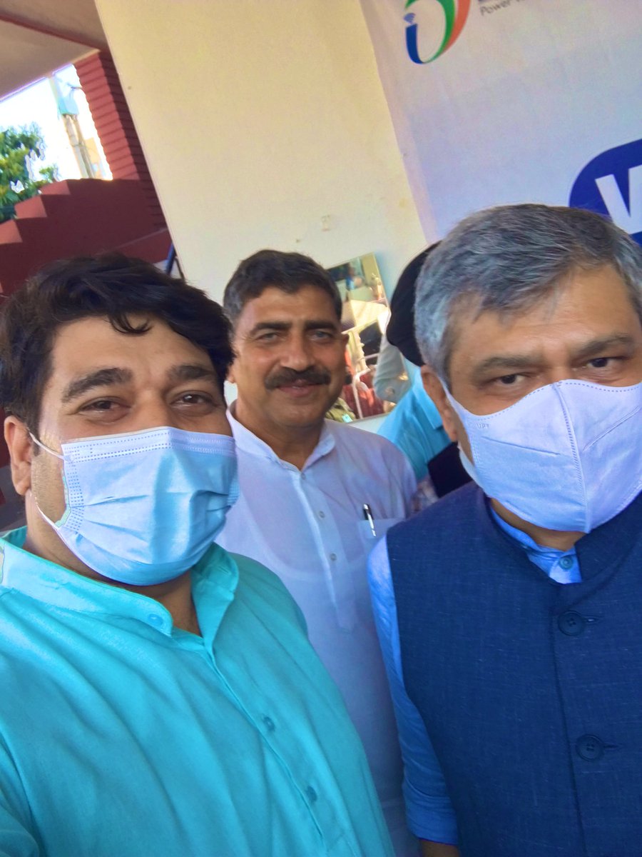 BjpPawankesar's tweet photo. With @AshwiniVaishnaw Ji (Minister of Railways, Communications and Electronics &amp; Information Technology of India) and @mpjugalkishore ji (Member of parliament jammu poonch). https://t.co/ogNEKsK9U7