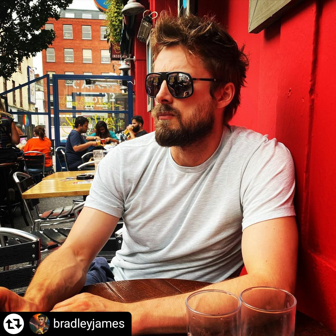 LHowke's tweet photo. #Repost @bradleyjames on IG
---
"Fashion passes, style remains."
- Coco Chanel

#MyFirstCrayola https://t.co/k6CIIxjafo