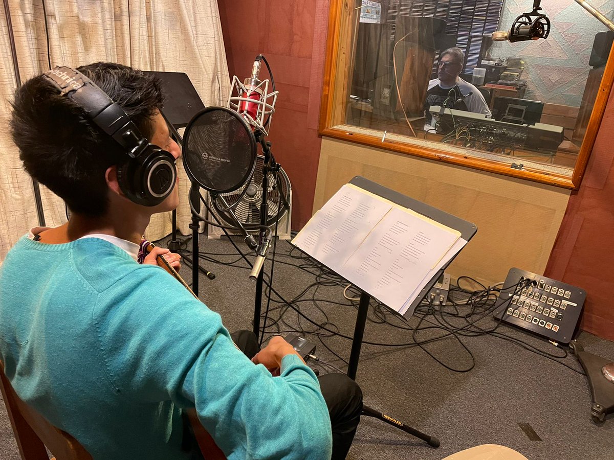adescagt's tweet photo. #Música
El cantante Mosheh Patzán, de San Juan Sacatepéquez, durante la grabación del disco "Cafuné".
#ADESCA #AlServiciodelaCultura https://t.co/qDhxfrXCqE