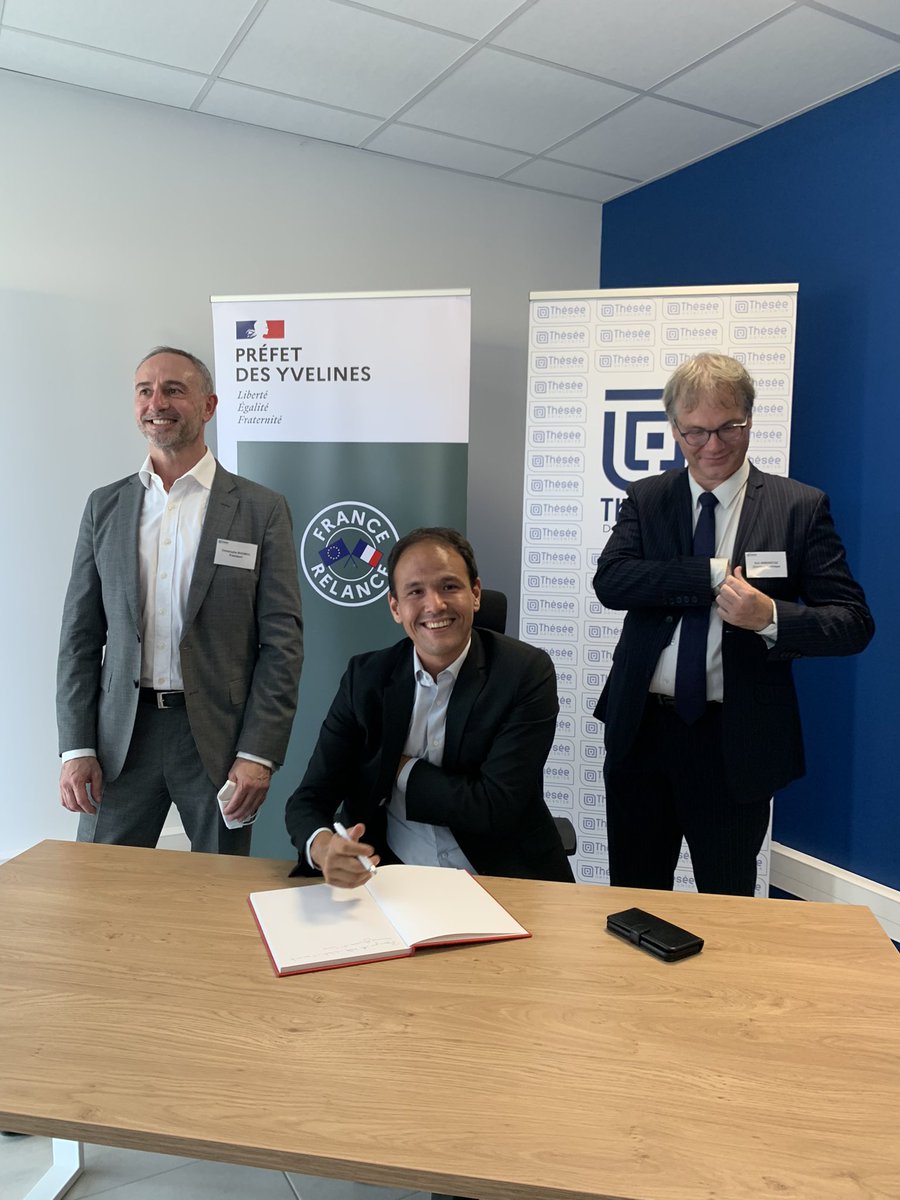 sophieprimas's tweet photo. Visite pré inaugurale du Data Center @TheseeData à @Aubergenville @CUGPSEO par le Secrétaire d’Etat @cedric_o : un data center en free-cooling , 100 % souverain, économe en énergie, compétitif, sécurisé au plus haut niveau ! Une pépite ! @groupeidec @caissedesdepots https://t.co/baFR0HxoRl