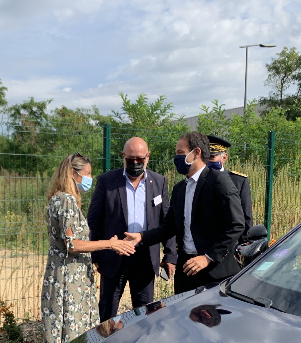sophieprimas's tweet photo. Visite pré inaugurale du Data Center @TheseeData à @Aubergenville @CUGPSEO par le Secrétaire d’Etat @cedric_o : un data center en free-cooling , 100 % souverain, économe en énergie, compétitif, sécurisé au plus haut niveau ! Une pépite ! @groupeidec @caissedesdepots https://t.co/baFR0HxoRl