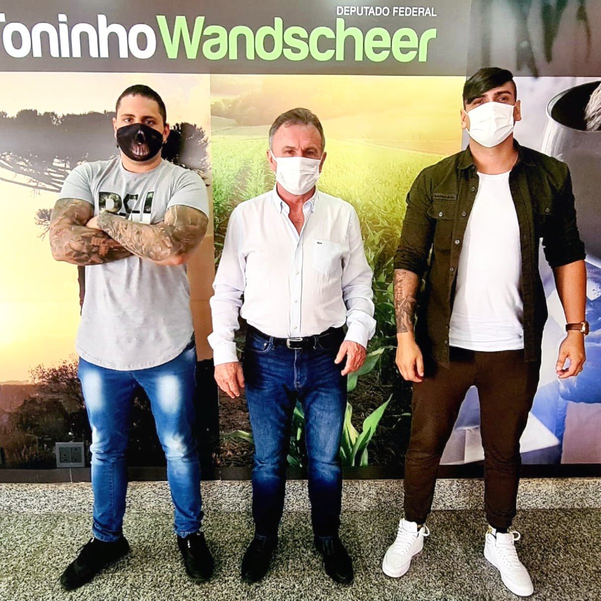 deputadotoninho's tweet image. Seguindo agenda de hoje, visita dos irmãos Dantas, Samuel e Rafael. Conversa boa sobre a política paranaense. Rafael já preside o Pros de Colombo e Samuel confirmou sua filiação no Pros. Juntos somos mais fortes. 🤝 #Pros #ProsForte #ProsParaná