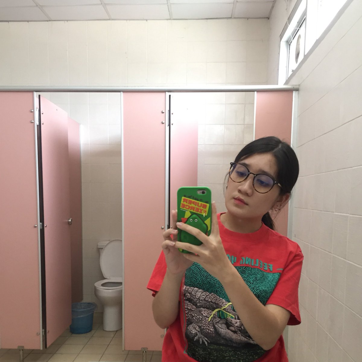 thecherberry's tweet photo. Pink door on the 3rd  floor. https://t.co/HO10bLUlxX
