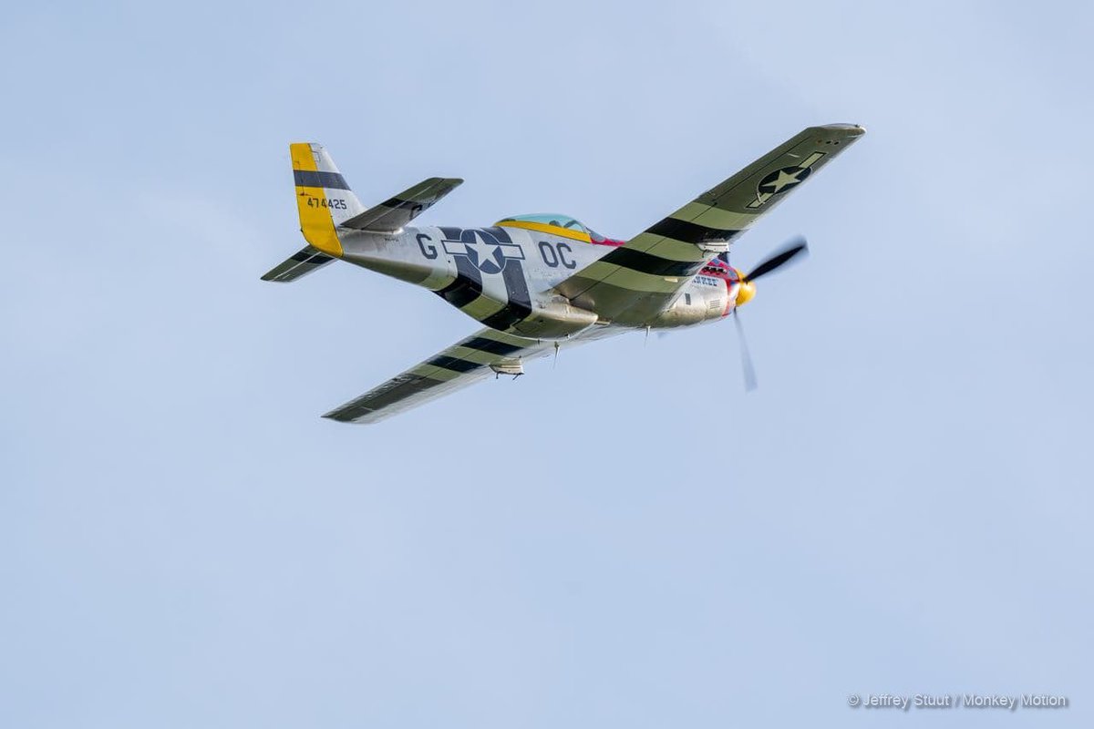 Gisteren finishten er 140 auto’s bij vliegclub NNAC. De rally werd georganiseerd door Garage Caspers. Ze werden opgewacht door een aantal mooie vliegtuigen ✈️! Fly-by’s werden gemaakt door het oorlogsvliegtuig P-51 Mustang “Damn Yankee”. Er waren ook 3 Fokker Four vliegtuigen.