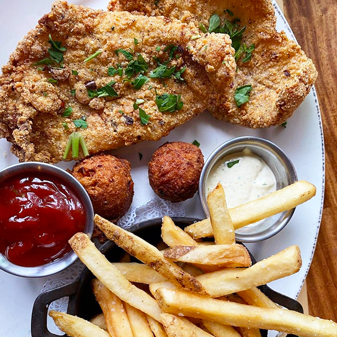 HomecominFL's tweet photo. Southernly satisfying, our 𝐅𝐫𝐢𝐞𝐝 𝐂𝐚𝐭𝐟𝐢𝐬𝐡 𝐏𝐥𝐚𝐭𝐞 can take any upcoming weekend from good to great! 🍽️

⏰ Open FRI @ 11a
📸 @squeeshy.pague

@DisneySprings #HomecominFL https://t.co/AWBeDSm7my